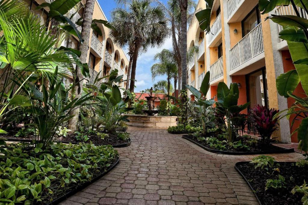 Four Corners Westgate Towers Hotel מראה חיצוני תמונה