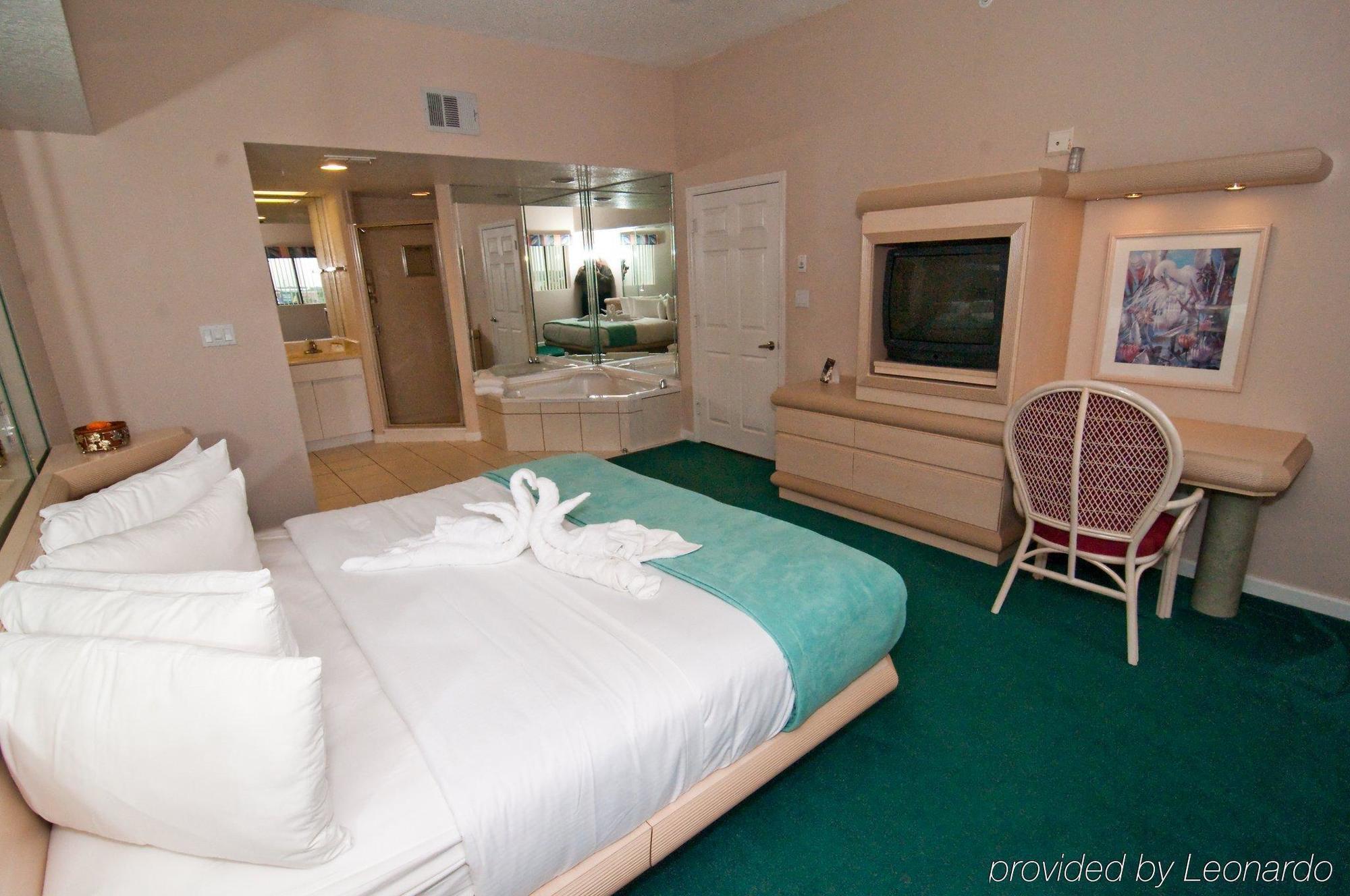 Four Corners Westgate Towers Hotel חדר תמונה